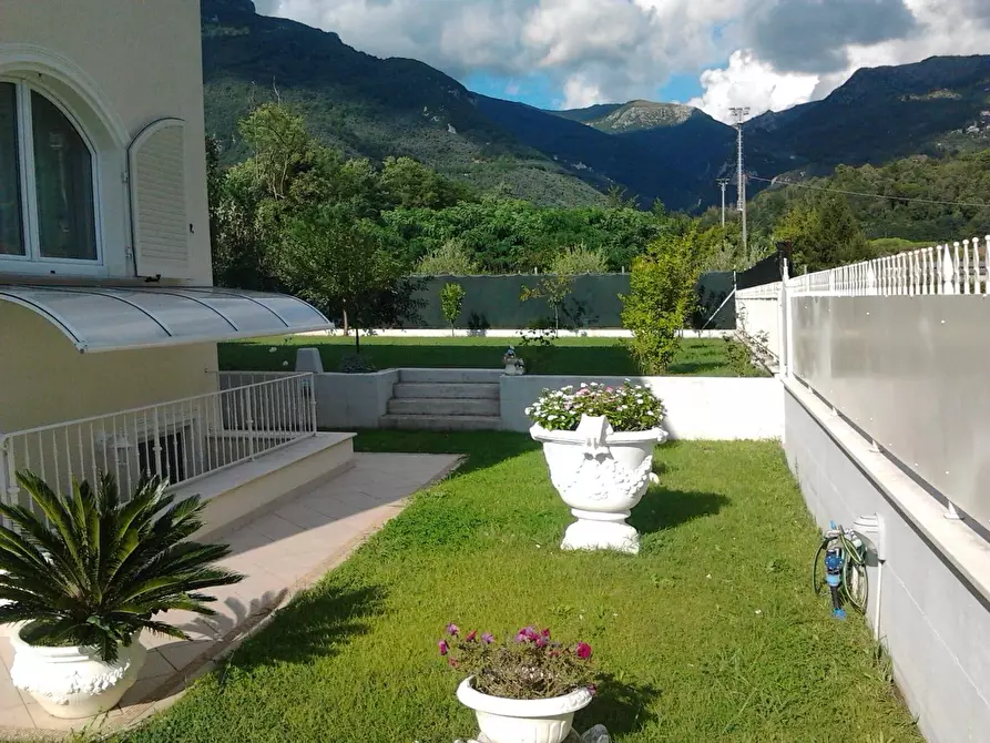 Immagine 14 di Villa in vendita  in via Fonda 65 a Camaiore