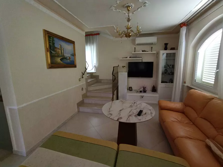 Immagine 17 di Villa in vendita  in via Fonda 65 a Camaiore