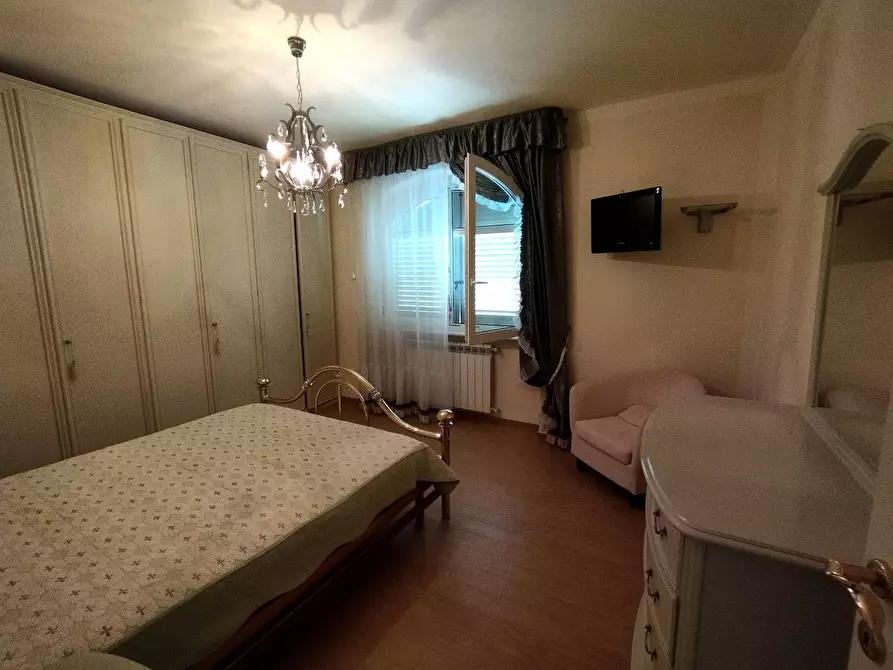 Immagine 26 di Villa in vendita  in via Fonda 65 a Camaiore