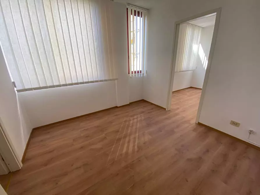 Immagine 4 di Ufficio in affitto  in via Filzi 117 a Viareggio