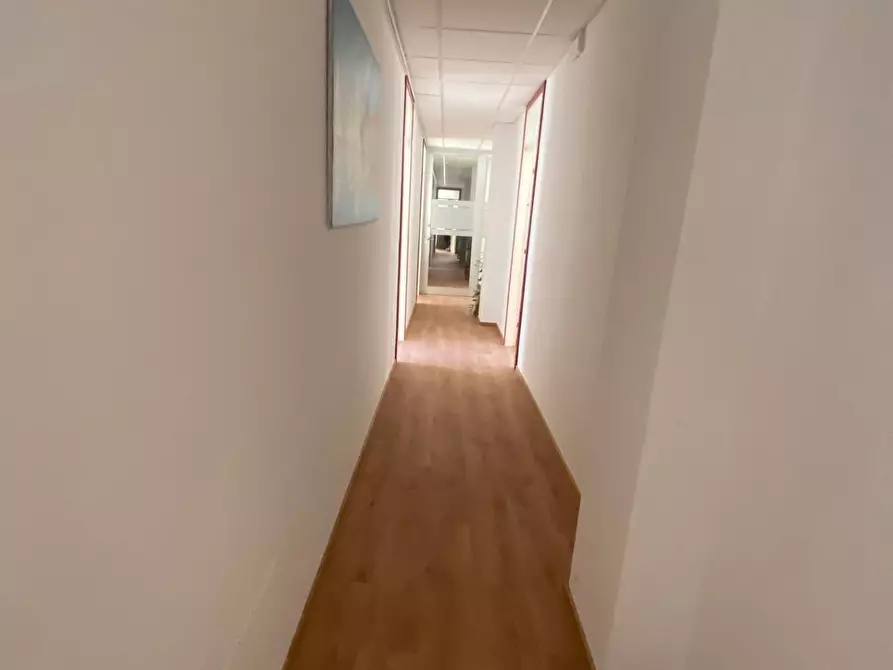 Immagine 5 di Ufficio in affitto  in via Filzi 117 a Viareggio