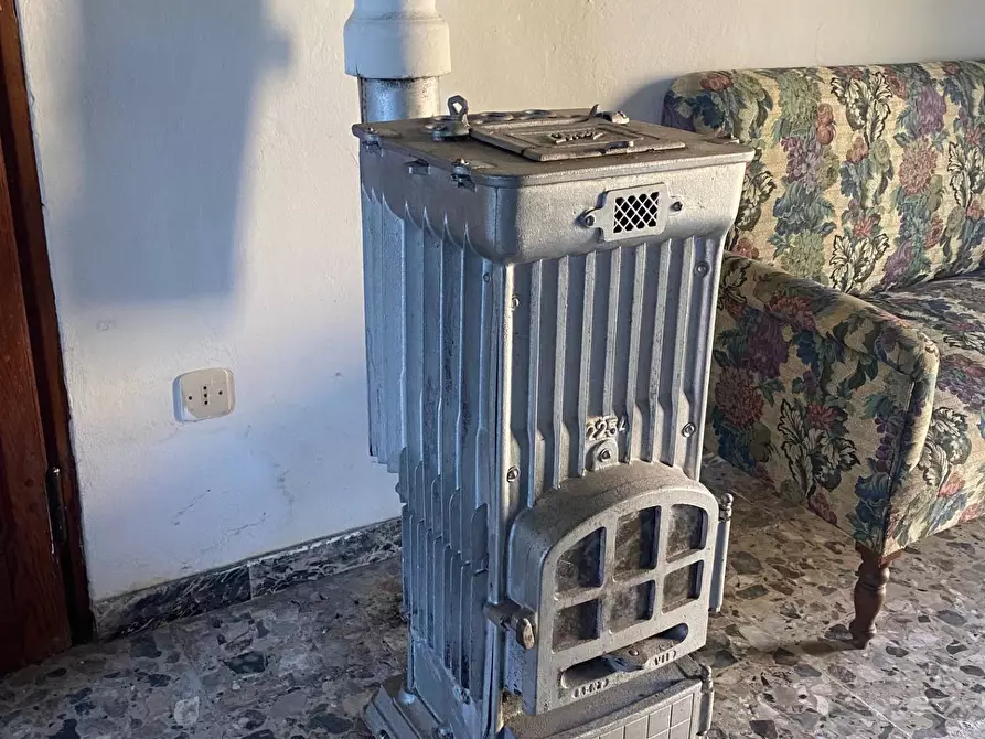 Immagine 21 di Rustico / casale in vendita  in via  torre a Lucca