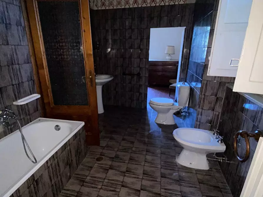 Immagine 33 di Rustico / casale in vendita  in via  torre a Lucca