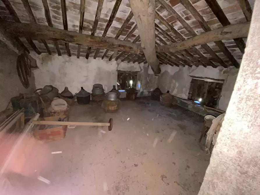 Immagine 39 di Rustico / casale in vendita  in via  torre a Lucca