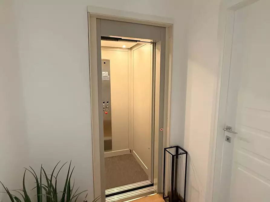 Immagine 13 di Appartamento in vendita  in via san martino 328 a Viareggio