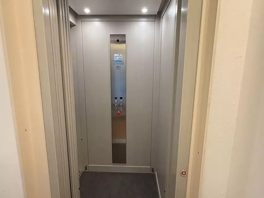 Immagine 14 di Appartamento in vendita  in via san martino 328 a Viareggio