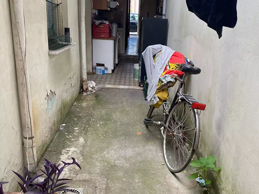 Immagine 6 di Capannone industriale in vendita  in via virgilio 33 a Viareggio