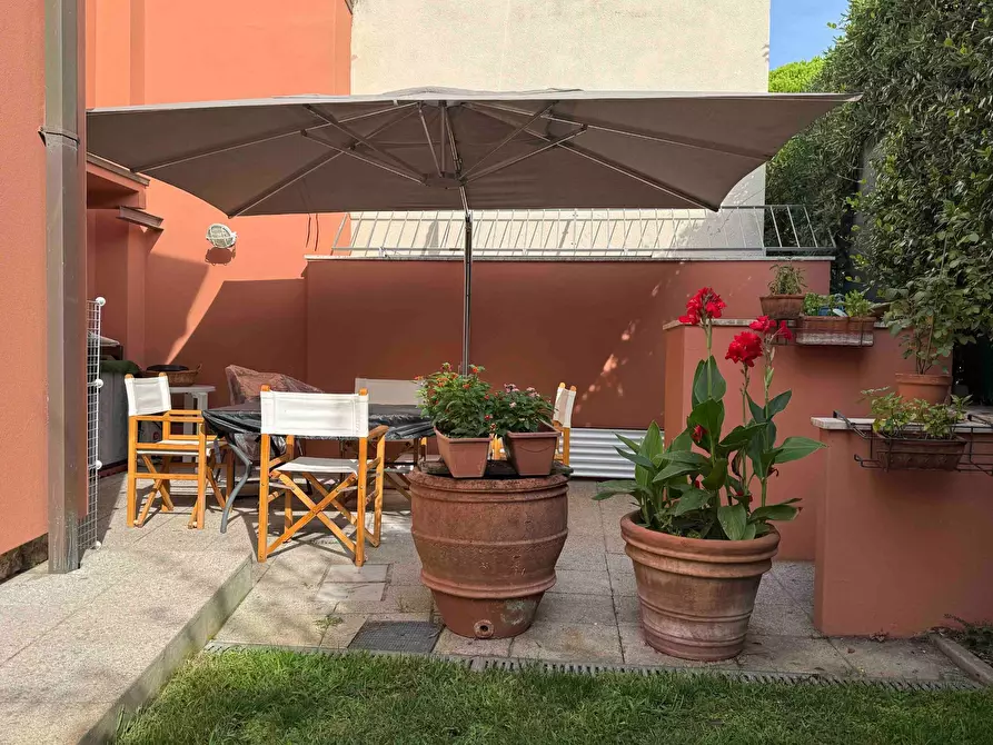 Immagine 3 di Villa in vendita  in via Carducci 25 a Camaiore
