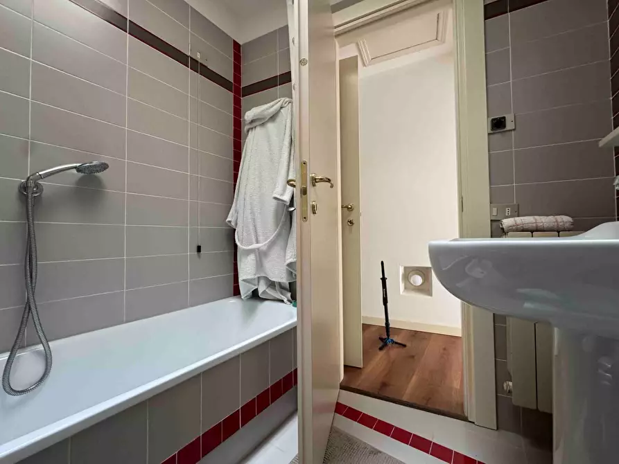 Immagine 17 di Villa in vendita  in via Carducci 25 a Camaiore