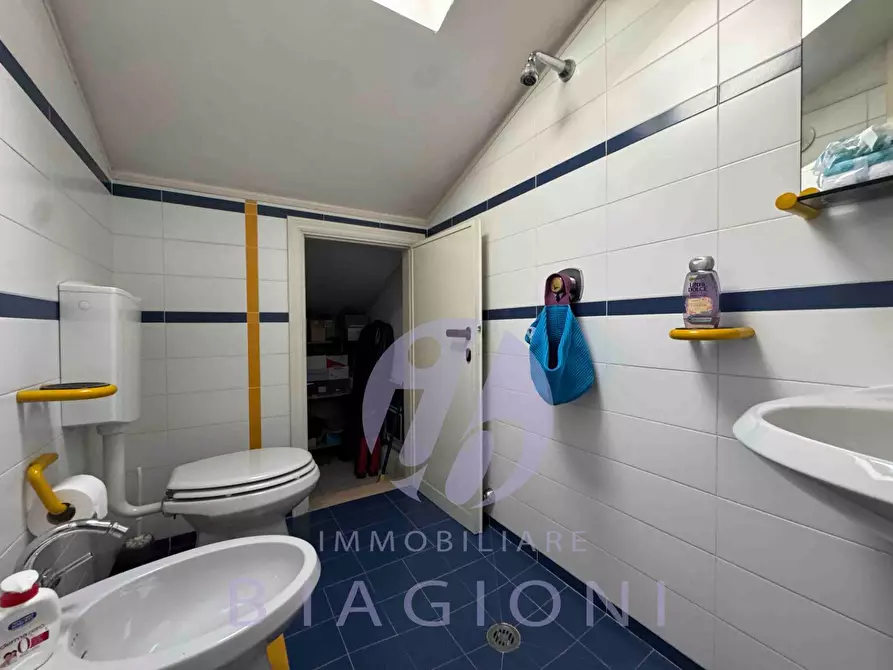 Immagine 26 di Villa in vendita  in via Carducci 25 a Camaiore