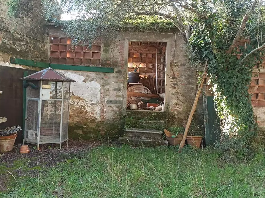 Immagine 42 di Rustico / casale in vendita  in via  torre a Lucca