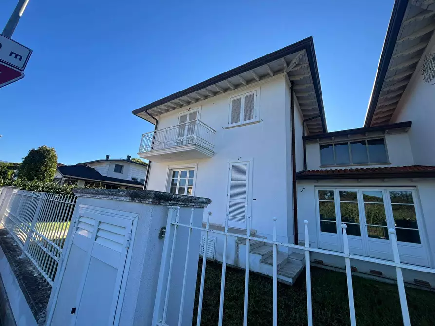 Immagine 3 di Villetta a schiera in vendita  in via euclide 13 a Camaiore