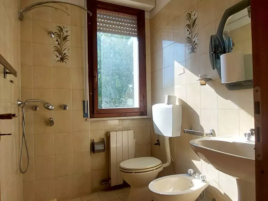 Immagine 11 di Appartamento in vendita  in via elettrica 1 a Viareggio