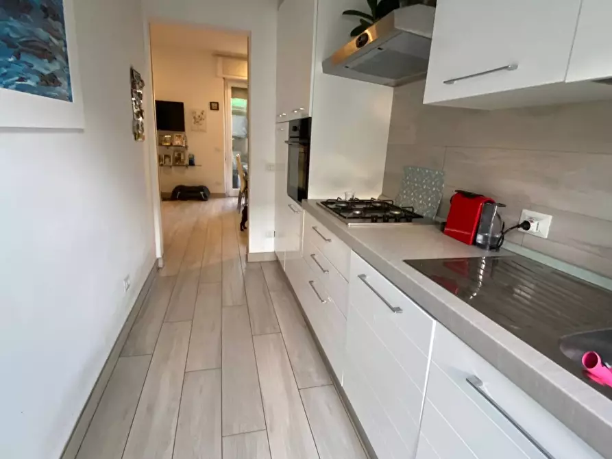 Immagine 5 di Appartamento in vendita  in via Galvani 33 a Viareggio