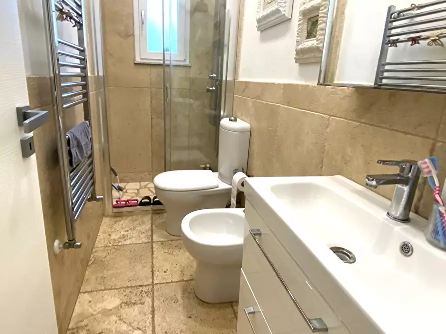 Immagine 8 di Appartamento in vendita  in via Galvani 33 a Viareggio