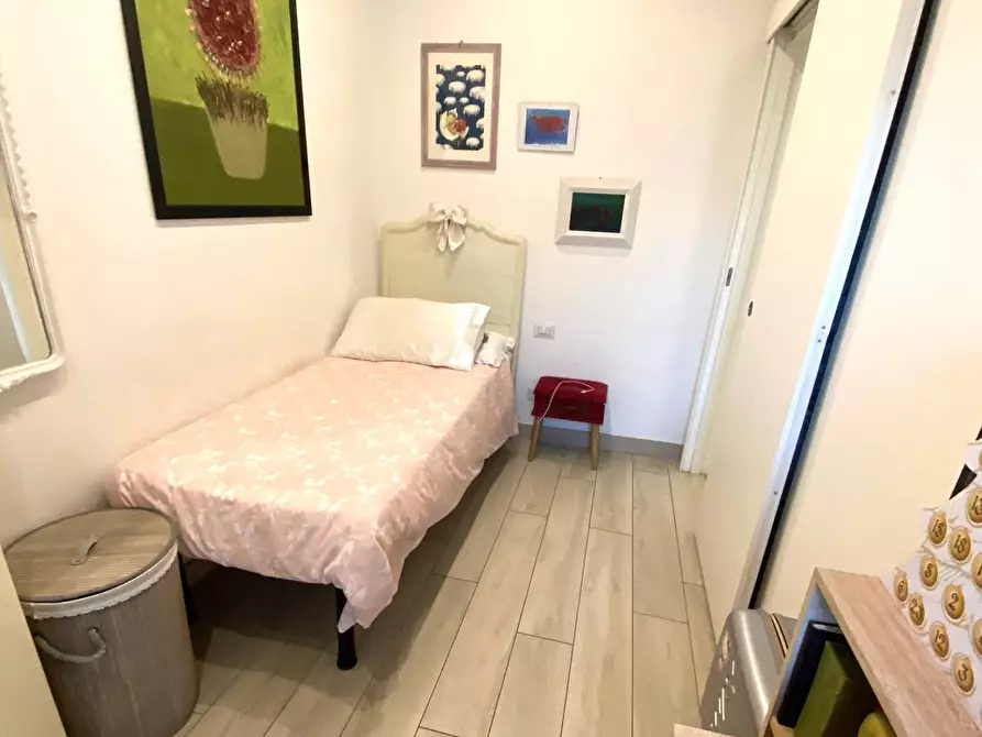 Immagine 13 di Appartamento in vendita  in via Galvani 33 a Viareggio