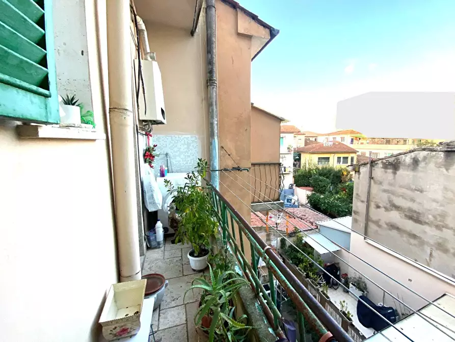 Immagine 17 di Appartamento in vendita  in via Galvani 33 a Viareggio