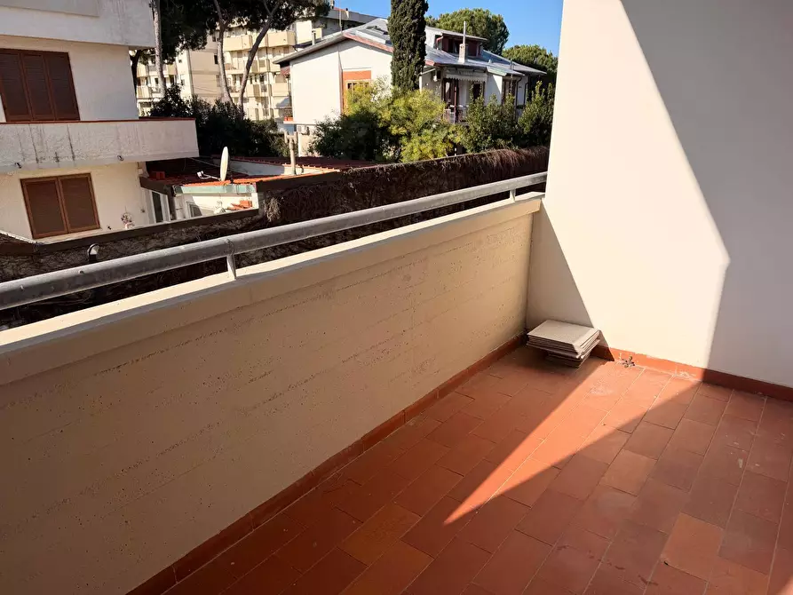Immagine 2 di Appartamento in vendita  in via repaci 33 a Viareggio