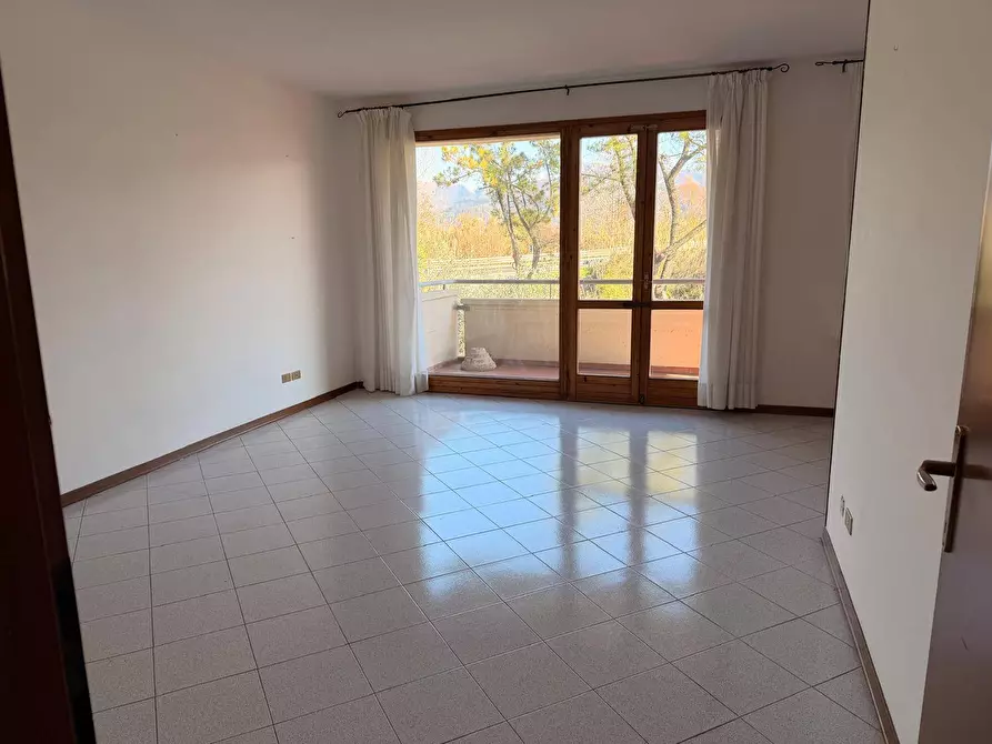 Immagine 5 di Appartamento in vendita  in via repaci 33 a Viareggio