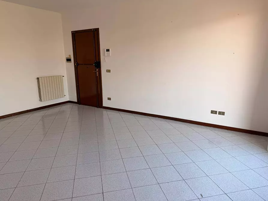 Immagine 6 di Appartamento in vendita  in via repaci 33 a Viareggio