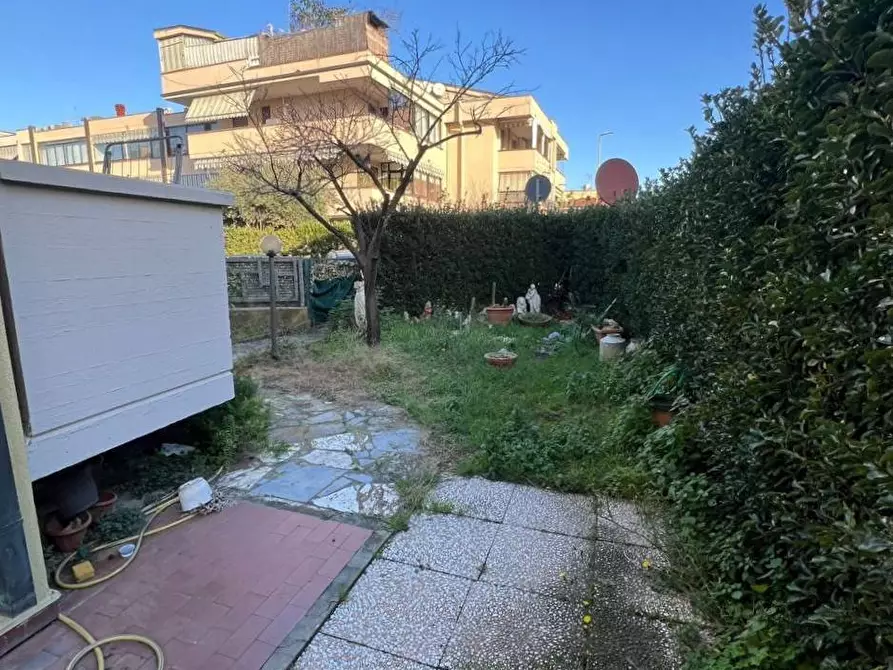 Immagine 8 di Appartamento in vendita  in via degli ontani 33 a Viareggio
