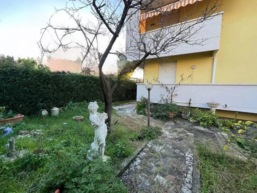 Immagine 11 di Appartamento in vendita  in via degli ontani 33 a Viareggio