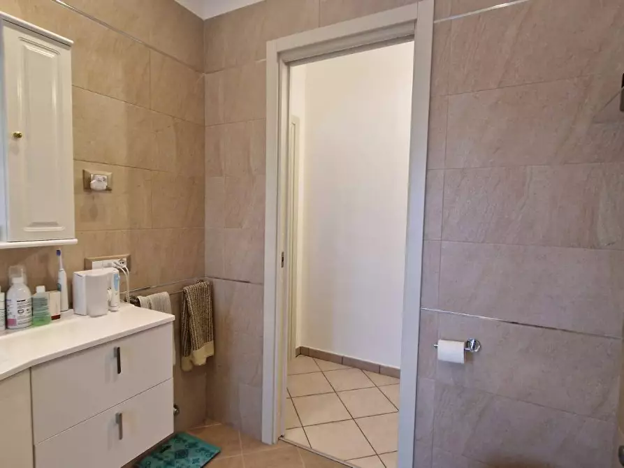 Immagine 24 di Appartamento in vendita  in via volpi 55 a Viareggio