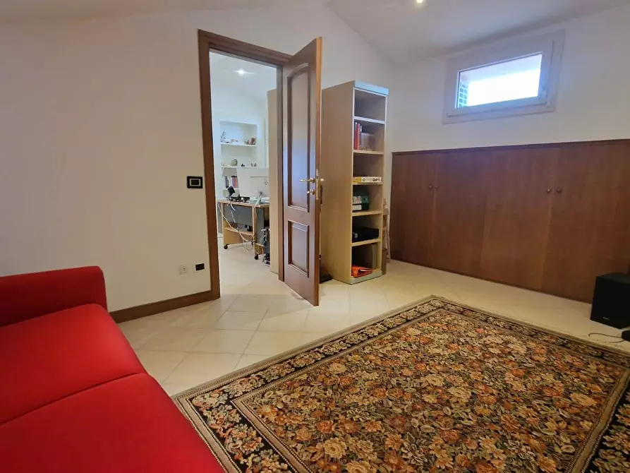 Immagine 28 di Appartamento in vendita  in via volpi 55 a Viareggio