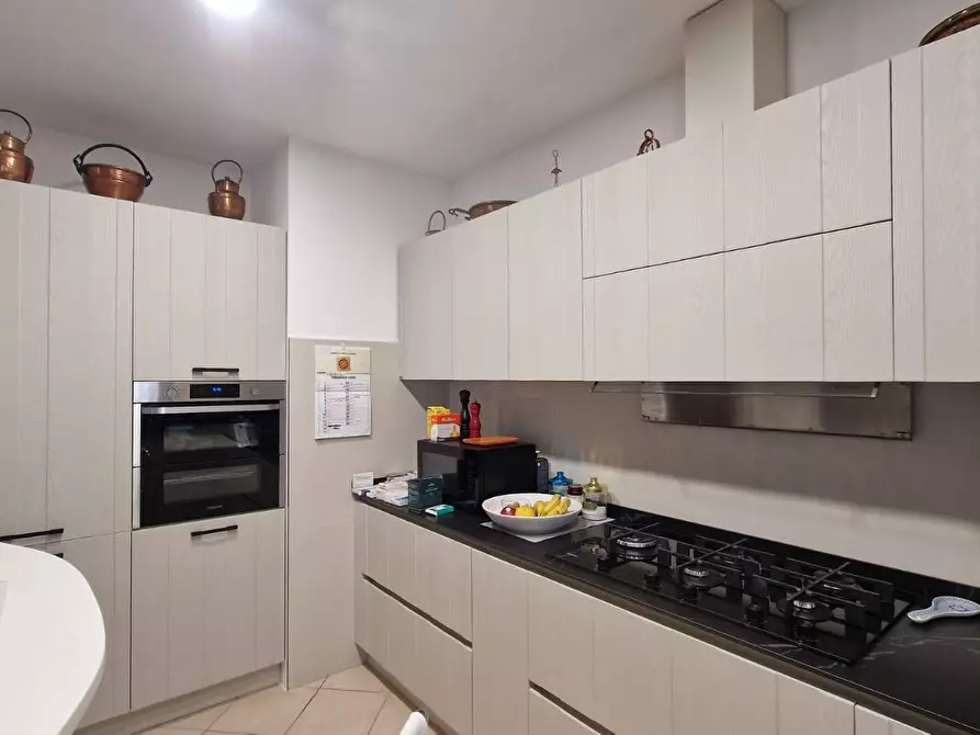 Immagine 14 di Appartamento in vendita  in via volpi 55 a Viareggio