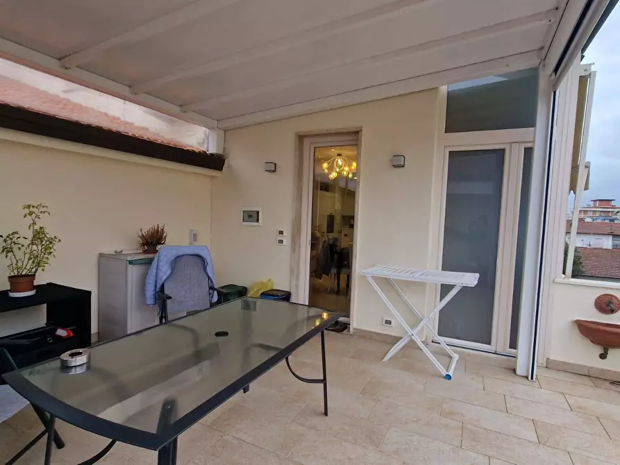 Immagine 2 di Appartamento in vendita  in via volpi 55 a Viareggio