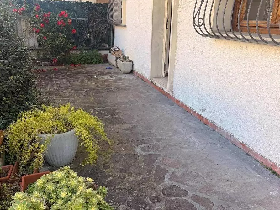 Immagine 17 di Villa in vendita  in via arrighi 10 a Viareggio