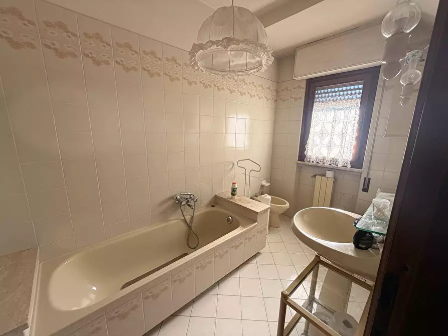 Immagine 11 di Villa in vendita  in via arrighi 10 a Viareggio