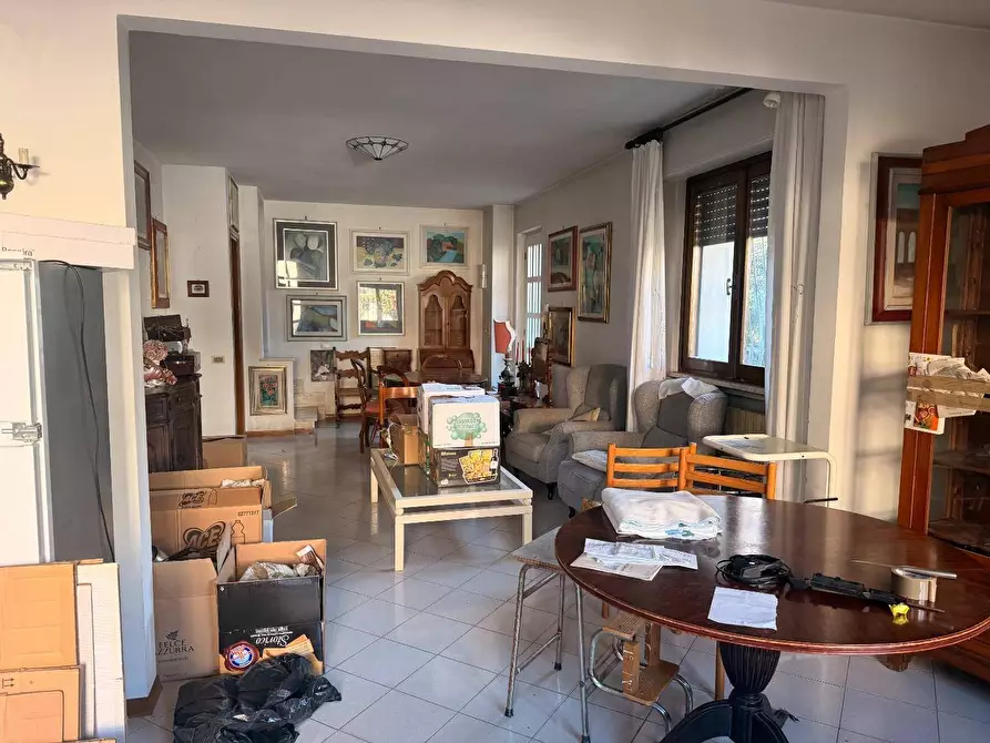 Immagine 2 di Villa in vendita  in via arrighi 10 a Viareggio