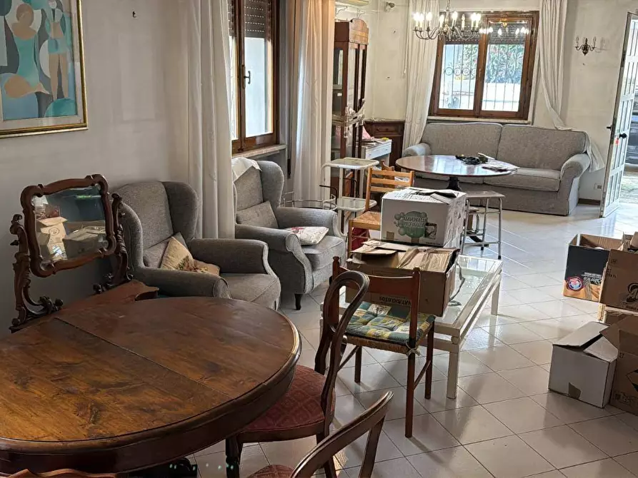 Immagine 5 di Villa in vendita  in via arrighi 10 a Viareggio