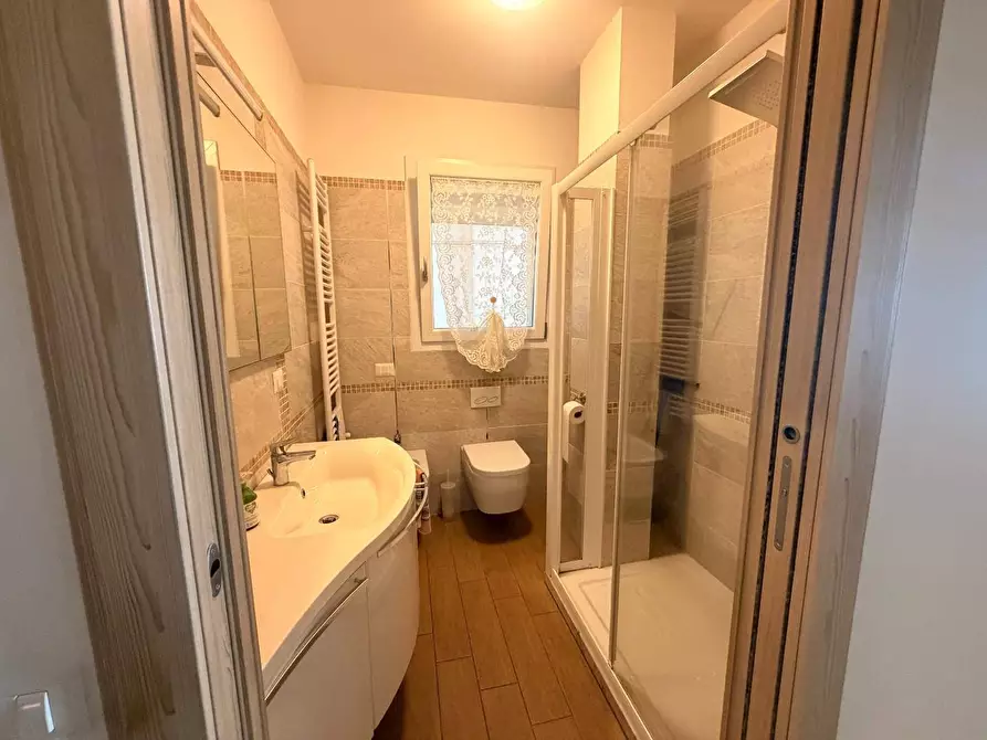 Immagine 7 di Appartamento in vendita  in via Bottego 1 a Viareggio