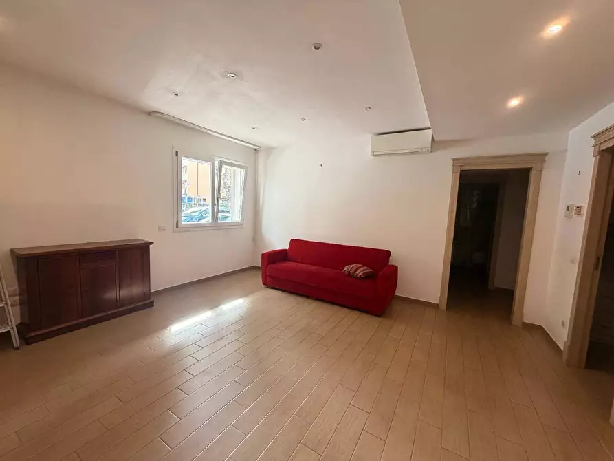 Immagine 1 di Appartamento in vendita  in via Bottego 1 a Viareggio