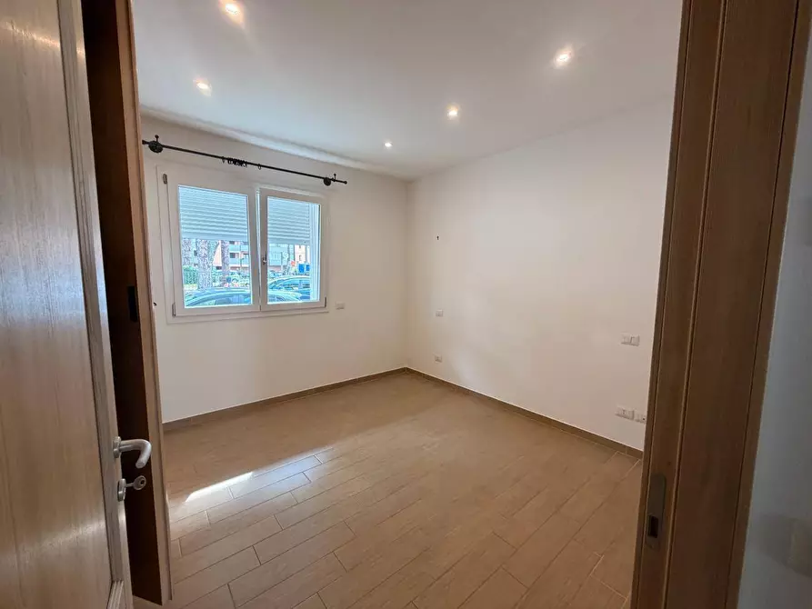 Immagine 11 di Appartamento in vendita  in via Bottego 1 a Viareggio