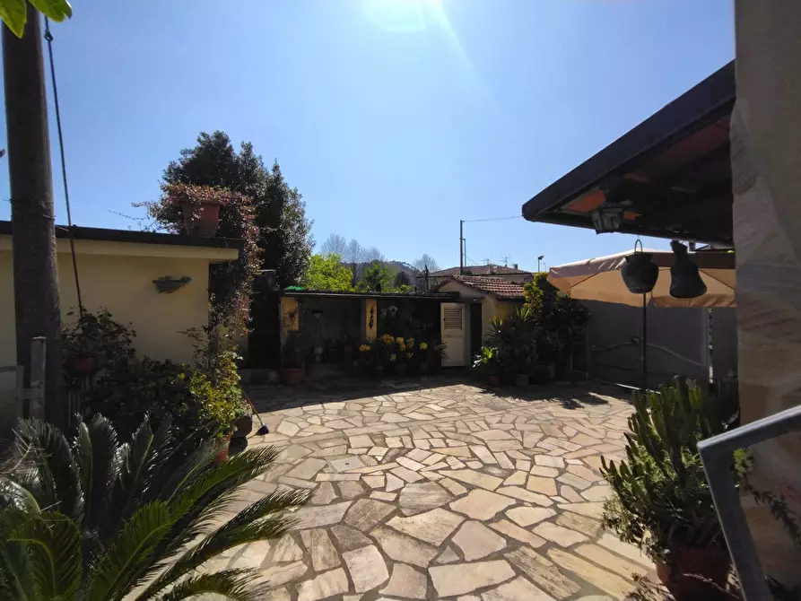 Immagine 3 di Casa indipendente in vendita  in via provinciale 79 a Camaiore