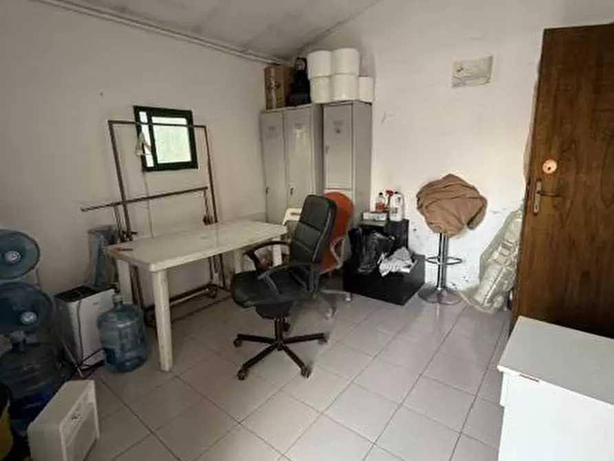 Immagine 6 di Locale commerciale in vendita  in via della foce 100 a Viareggio