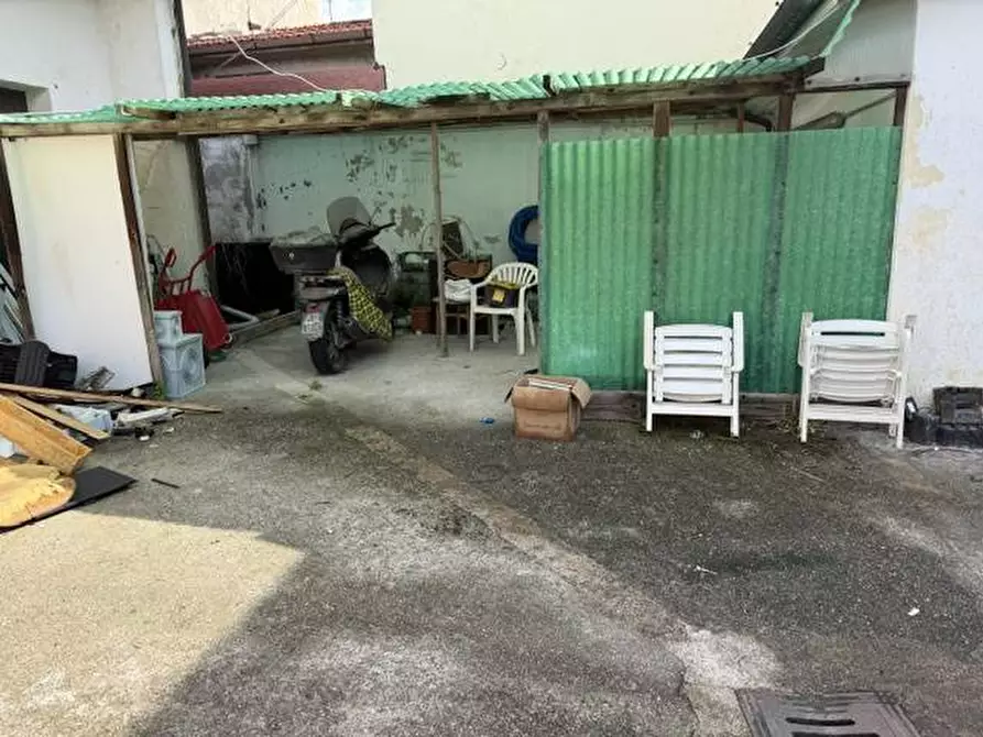 Immagine 8 di Locale commerciale in vendita  in via della foce 100 a Viareggio