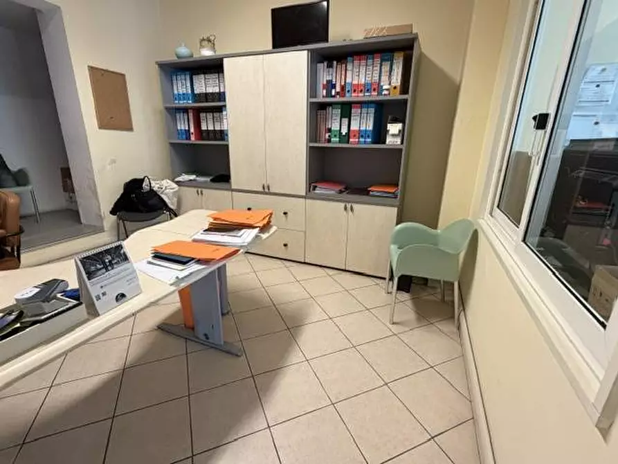 Immagine 14 di Locale commerciale in vendita  in via della foce 100 a Viareggio