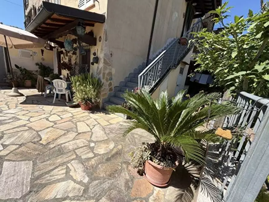Immagine 38 di Casa indipendente in vendita  in via provinciale 79 a Camaiore