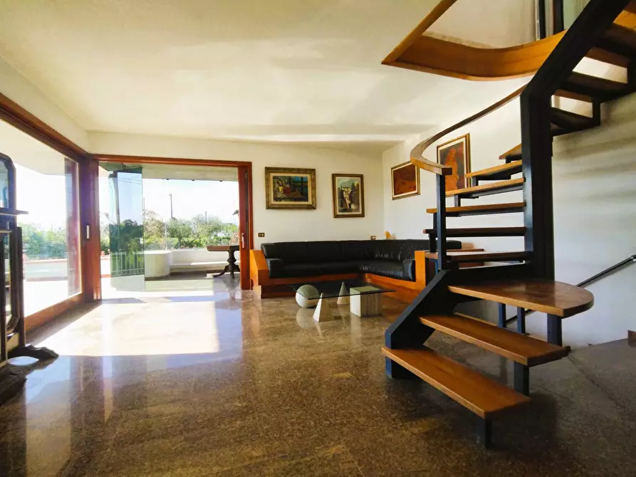 Immagine 1 di Villa in vendita  in via macchia monteggiorini a Camaiore