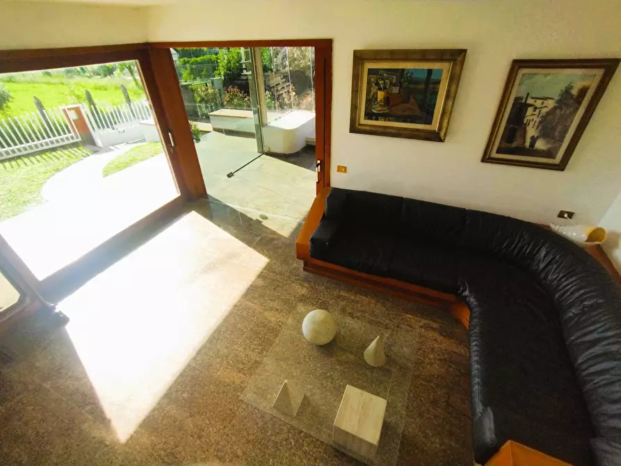 Immagine 3 di Villa in vendita  in via macchia monteggiorini a Camaiore