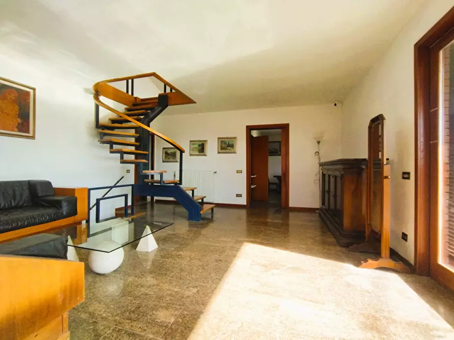Immagine 5 di Villa in vendita  in via macchia monteggiorini a Camaiore