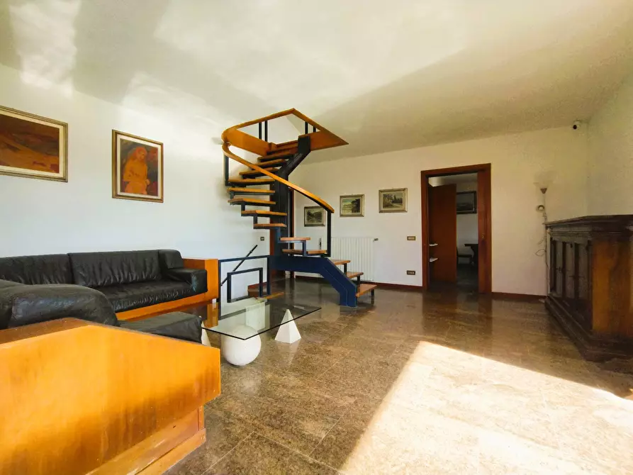 Immagine 6 di Villa in vendita  in via macchia monteggiorini a Camaiore