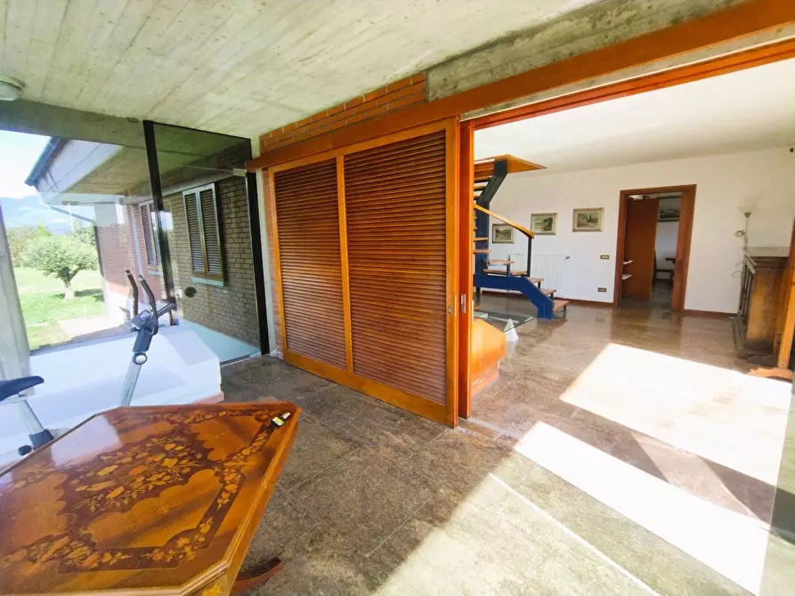 Immagine 9 di Villa in vendita  in via macchia monteggiorini a Camaiore