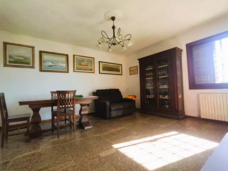 Immagine 13 di Villa in vendita  in via macchia monteggiorini a Camaiore