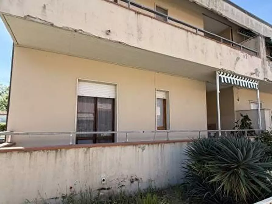 Immagine 17 di Appartamento in vendita  in via Oberdan 100 a Viareggio