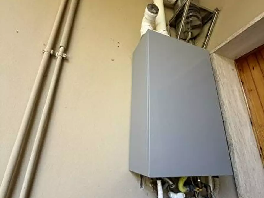 Immagine 18 di Appartamento in vendita  in via Oberdan 100 a Viareggio